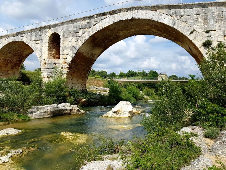 Le Pont Julien, un pont romain du 1er siècle