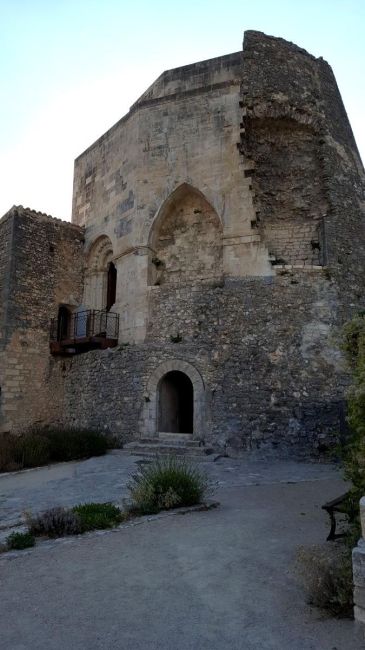 Simiane la Rotonde et son château médiéval