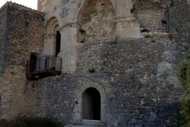Simiane la Rotonde et son château médiéval